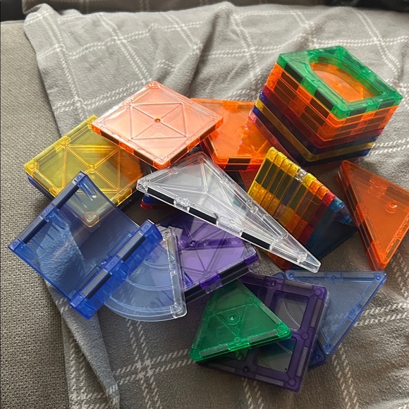 Colorful Building Blocks Set Magnetic - Picture 2 of 2